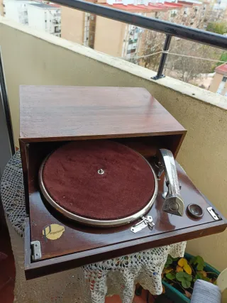 Gramófono Eléctrico Perpetuum Antiguo