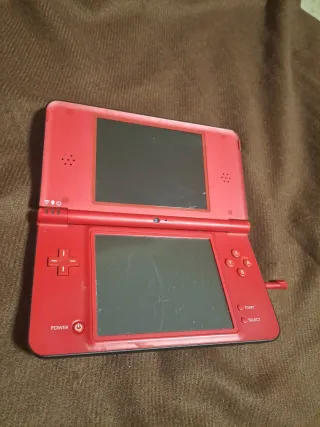 Nintendo DSi XL Roja