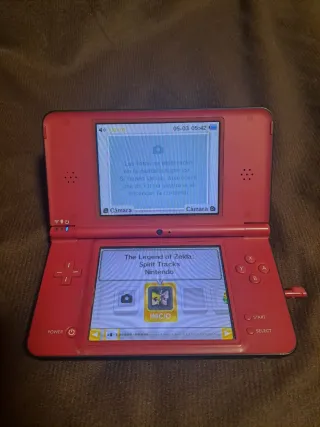 Nintendo DSi XL Roja