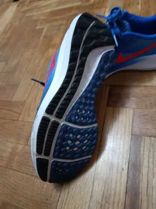 Zapatillas Nike Azules y Rojas