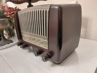 Radio de baquelita Philips a Válvulas 1951