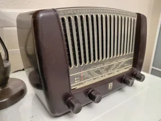 Radio de baquelita Philips a Válvulas 1951