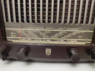 Radio de baquelita Philips a Válvulas 1951