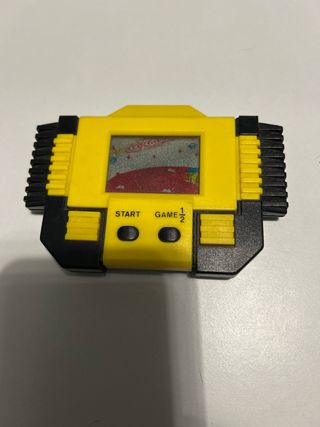 Mini consola retro amarilla