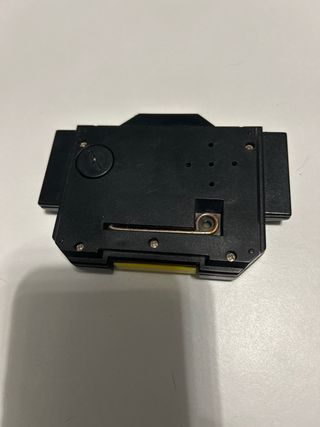 Mini consola retro amarilla