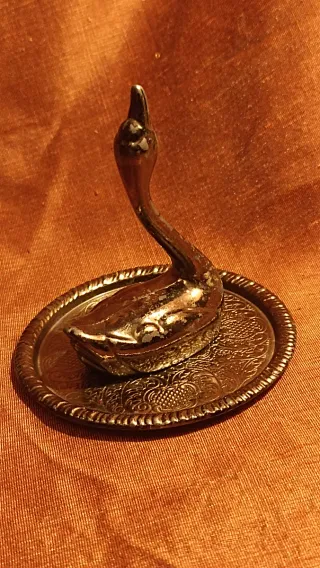 Cisne porta anillos plateado