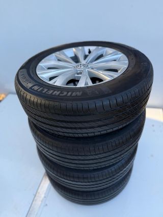 Juego Llantas Originales Volkswagen 215/65R17 99V