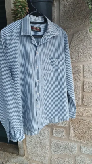Camisa de rayas azul