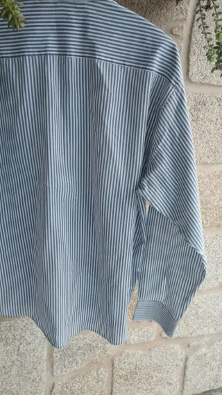 Camisa de rayas azul