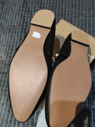 Bailarinas negras con perlas nuevas