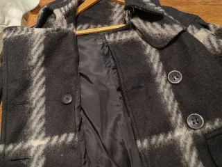 Abrigo Zara cuadros negro y blanco