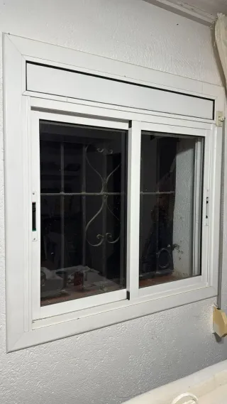 Ventana corredera aluminio blanca