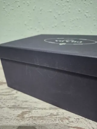 Caja Prada azul marino