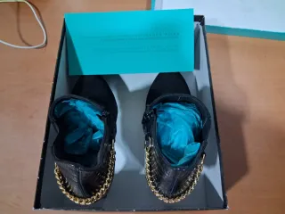 Botines Stephen Allen Talla 37 Negros y Dorados