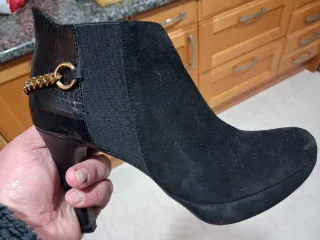 Botines Stephen Allen Talla 37 Negros y Dorados