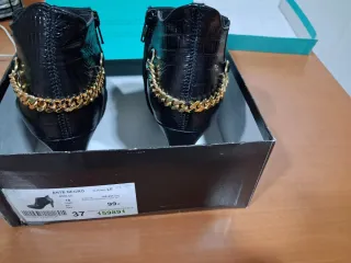 Botines Stephen Allen Talla 37 Negros y Dorados