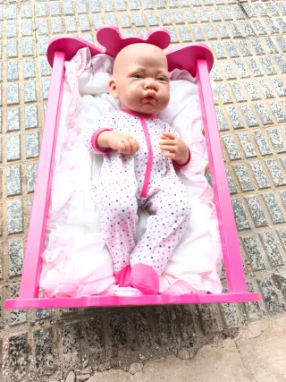 Bebe Antonio juan con cuna rosa