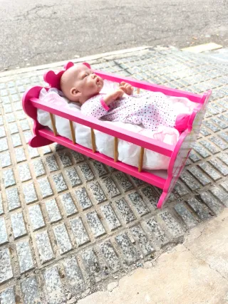 Bebe Antonio juan con cuna rosa