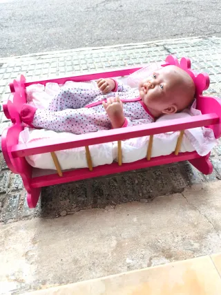 Bebe Antonio juan con cuna rosa