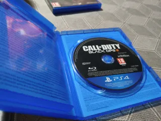 Call of Duty Modern Warfare y Black Ops III PS4