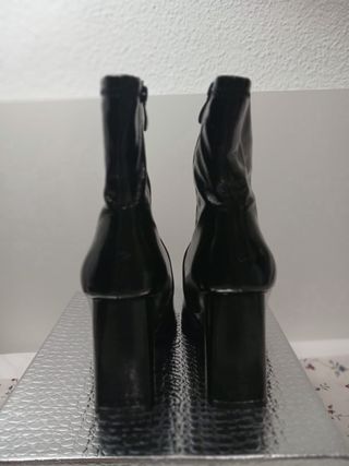 Botines charol tacón cuadrado