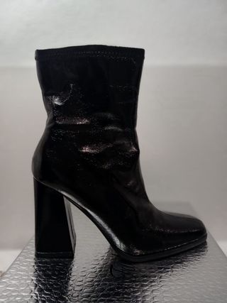 Botines charol tacón cuadrado
