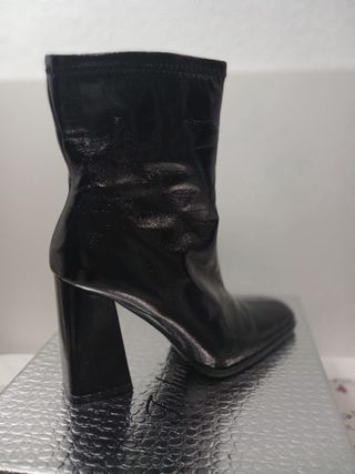 Botines charol tacón cuadrado