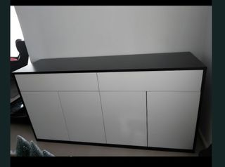 Aparador moderno branco e preto