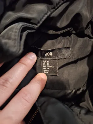 Chaqueta H&M M acolchada con capucha