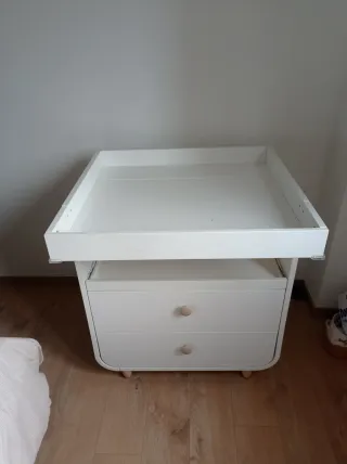 Cambiador MYLLRA blanco con cajones