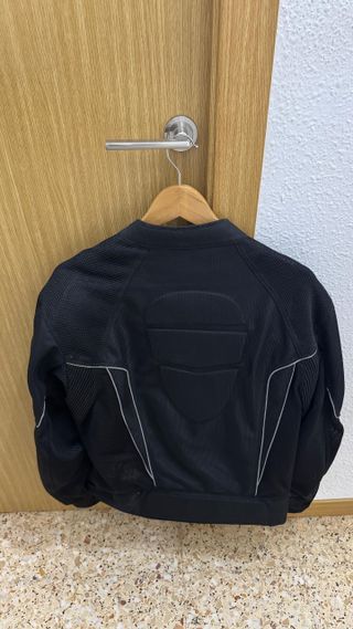 Cascos y chaqueta de moto