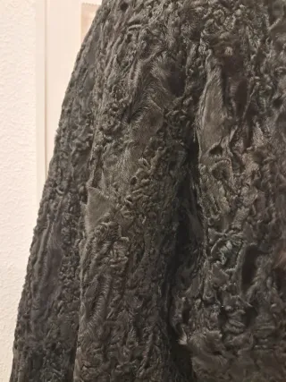 Abrigo 3/4 de astracán negro