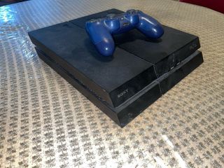 Consola PS4 Fat Negra + Mando Azul