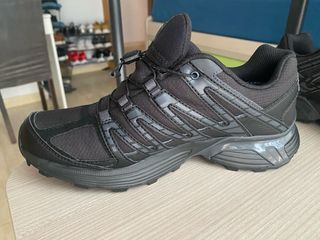 Zapatillas Salomon Negras y Grises