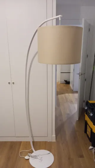 Lámpara de pie moderna