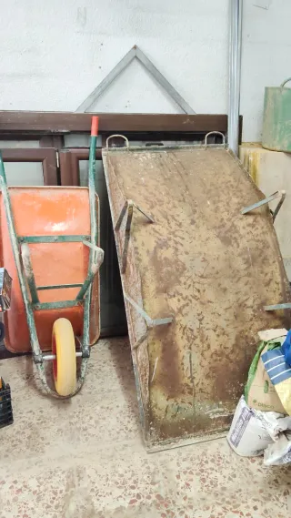 Andamio, puntales y carretillas