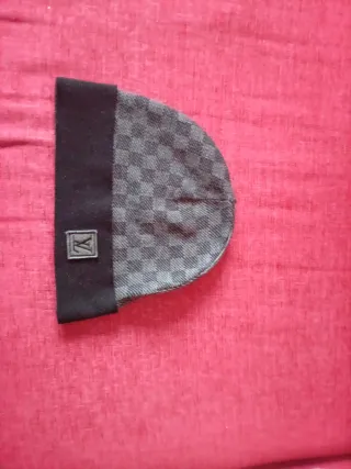 Gorro Louis Vuitton Cuadros Gris y Negro