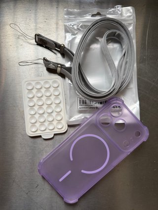 Cover iPhone 17 Pro MagSafe, ventosa e tracolla