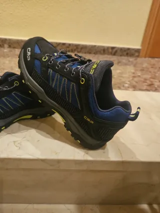 Zapatos CMP niño negro y azul