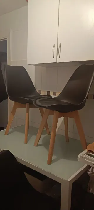 4 Sillas Comedor Plástico y Madera Negras