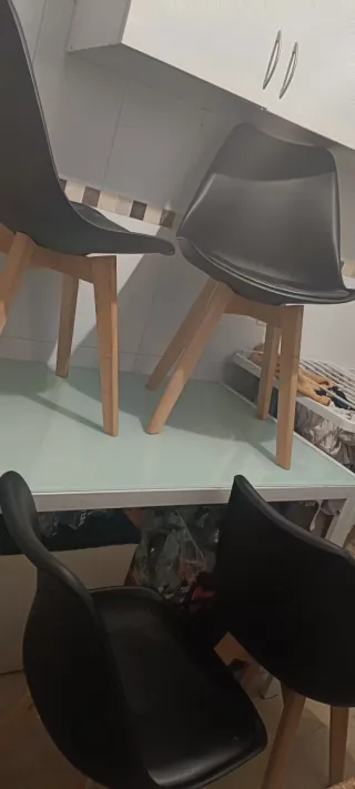 4 Sillas Comedor Plástico y Madera Negras