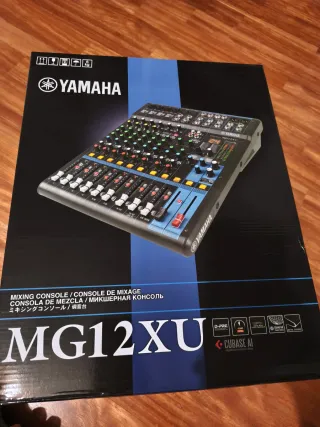 Mesa de mezclas Yamaha MG12XU