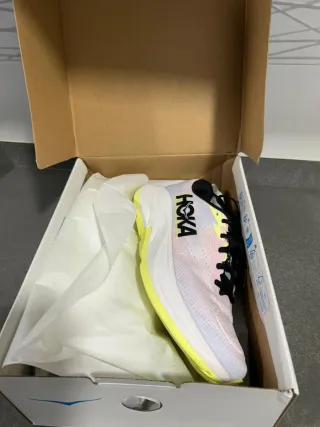 Zapatillas Hoka Rosa y Amarillo