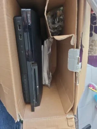 Consola PS3 con 3 mandos y 21 juegos