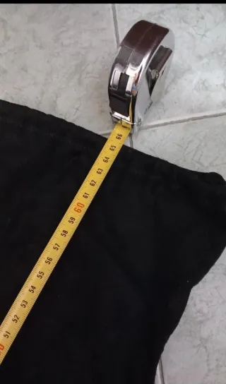 Stivali neri alti sopra il ginocchio