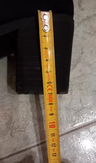 Stivali neri alti sopra il ginocchio