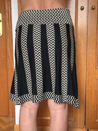 Falda Adolfo Domínguez estampada · Talla P