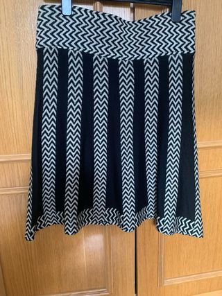 Falda Adolfo Domínguez estampada · Talla P