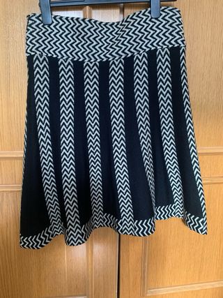 Falda Adolfo Domínguez estampada · Talla P