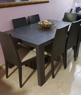 Mesa de comedor con 6 sillas
